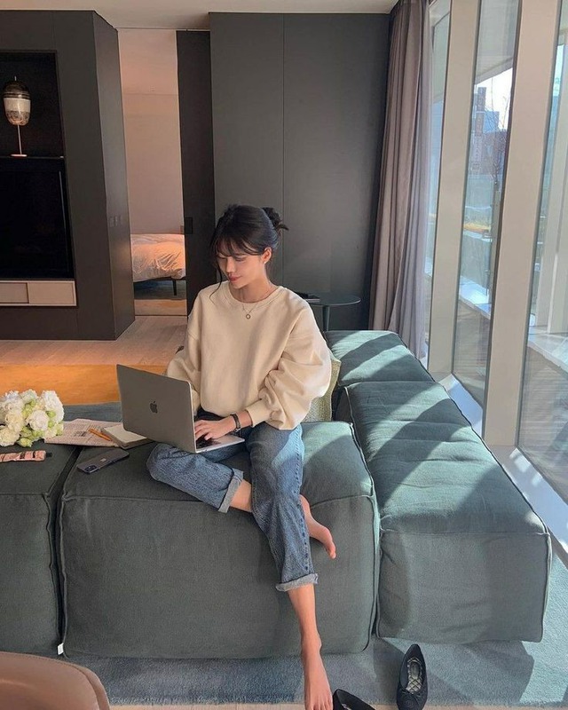 Nhà không chỉ là gạch, nó còn là điện, nước, internet, máy lạnh, máy giặt, chổi quét nhà…- Ảnh 2. Nhà không chỉ là gạch, nó còn là điện, nước, internet, máy lạnh, máy giặt, chổi quét nhà…- Ảnh 2.