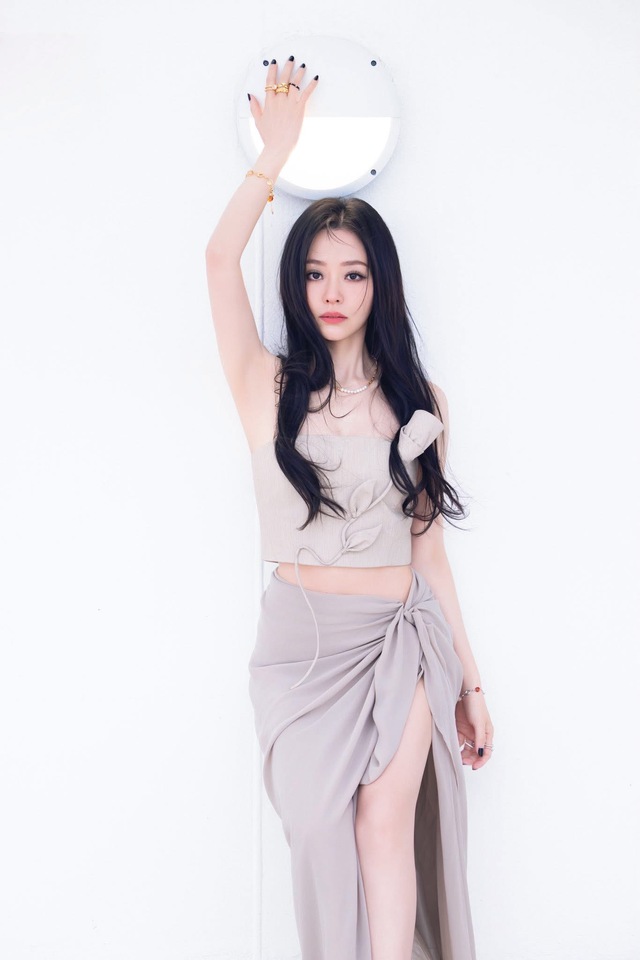 Nữ ca sĩ được gọi là “thiên thần biết hát” của showbiz: Dân chơi hộp đêm ai cũng biết, 2 lần dính phốt “tiểu tam”- Ảnh 1. Nữ ca sĩ được gọi là “thiên thần biết hát” của showbiz: Dân chơi hộp đêm ai cũng biết, 2 lần dính phốt “tiểu tam”- Ảnh 1.