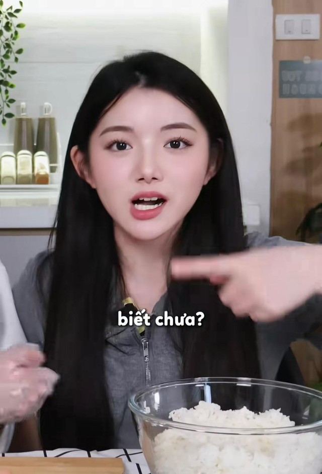 Biểu cảm gây chú ý của "tiên nữ mukbang" trước tin đồn ăn không nuốt- Ảnh 7. Biểu cảm gây chú ý của "tiên nữ mukbang" trước tin đồn ăn không nuốt- Ảnh 7.
