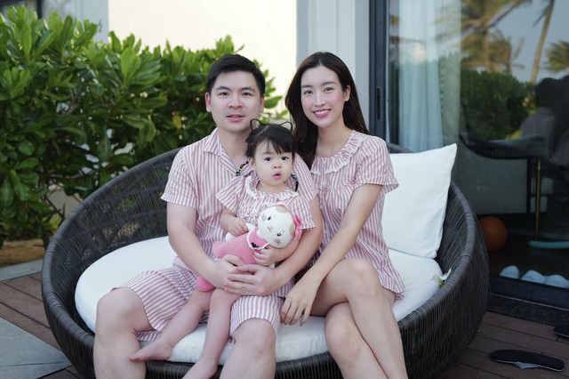 Đỗ Mỹ Linh bất ngờ vắng mặt khi chồng chủ tịch CLB Hà Nội đưa ái nữ đi chơi, một mình "cân" khối nghỉ hè- Ảnh 3.