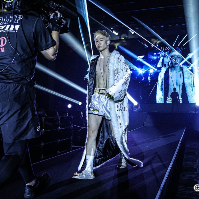 Võ sĩ MMA cứ lên sàn là thua te tua nhưng vẫn hút hơn 4 triệu fan nhờ... gương mặt giống Park Bo Gum- Ảnh 2. Võ sĩ MMA cứ lên sàn là thua te tua nhưng vẫn hút hơn 4 triệu fan nhờ... gương mặt giống Park Bo Gum- Ảnh 2.