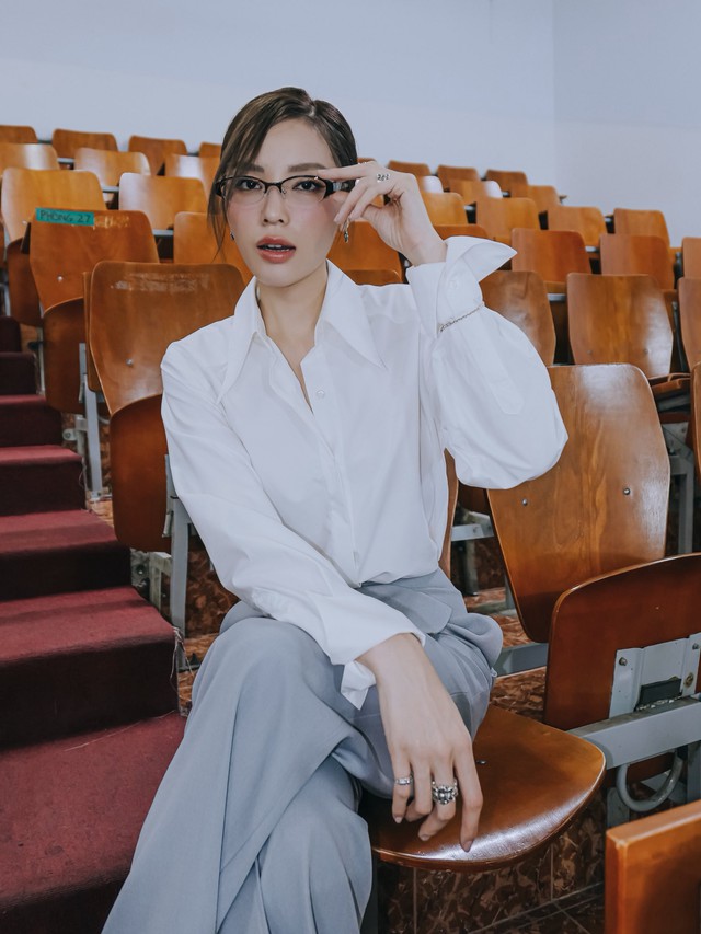3 giây "lạnh cứng người" của Kỳ Duyên khi Minh Triệu lướt qua trước mặt- Ảnh 4. 3 giây "lạnh cứng người" của Kỳ Duyên khi Minh Triệu lướt qua trước mặt- Ảnh 4.