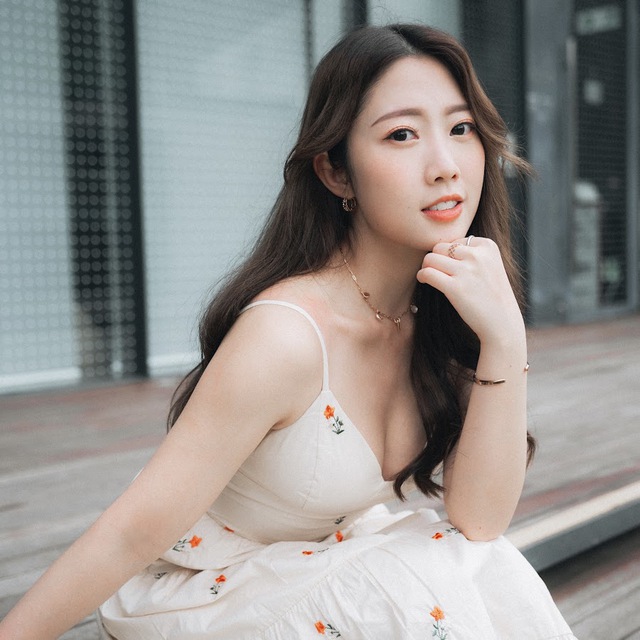 Sao nữ khổ sở vì bạn trai “cuồng” kiểm soát, quản cả việc dùng giấy vệ sinh  - Ảnh 2.