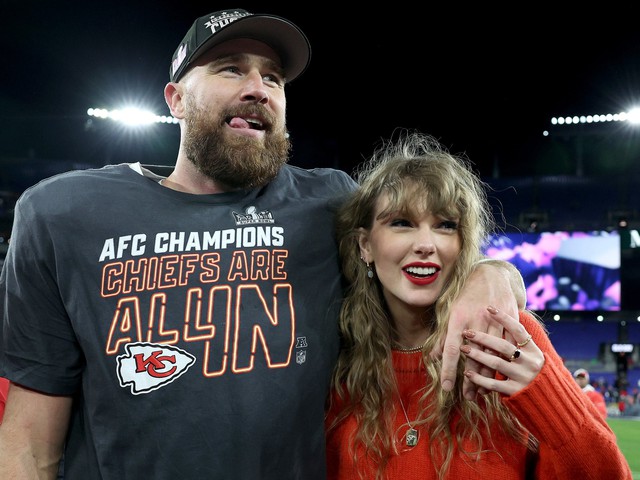 Taylor Swift diện outfit nửa tỷ đồng hẹn hò cùng bạn trai cầu thủ, chiếm trọn spotlight với vibe phụ nữ "yêu đúng người"- Ảnh 8.