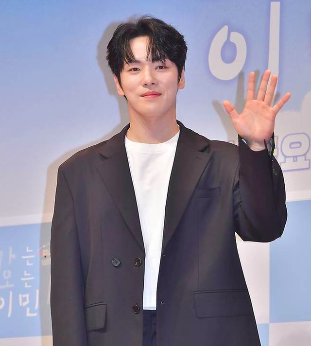 Từng bị tố thô lỗ vì Seo Ye Ji điều khiển, Kim Jung Hyun lên tiếng: Thấy oan ức và xấu hổ - Ảnh 1. Từng bị tố thô lỗ vì Seo Ye Ji điều khiển, Kim Jung Hyun lên tiếng: Thấy oan ức và xấu hổ - Ảnh 1.