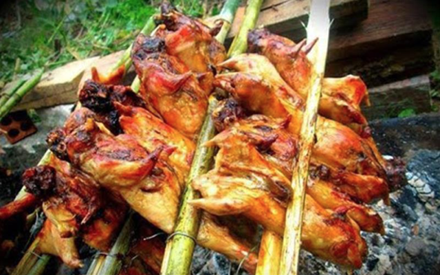 Món đen sì như than cháy khiến ai cũng tưởng khoai nướng, hoá ra là đặc sản "rùng mình" ở nhiều vùng quê Việt- Ảnh 4. Món đen sì như than cháy khiến ai cũng tưởng khoai nướng, hoá ra là đặc sản "rùng mình" ở nhiều vùng quê Việt- Ảnh 4.