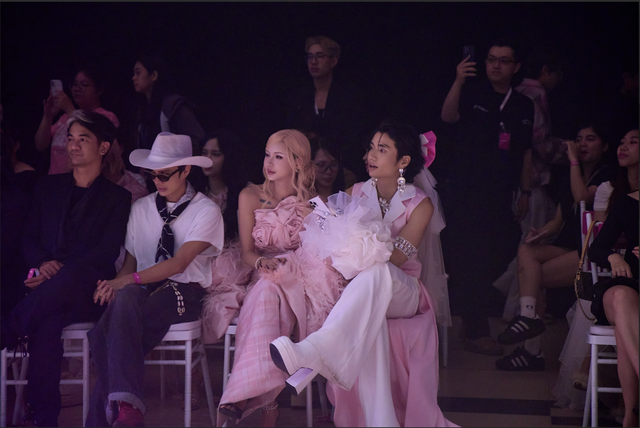 “Chị đẹp” Phạm Quỳnh Anh cuốn hút với visual baby ngọt ngào tại  “Gánh” fashion show- Ảnh 11.
