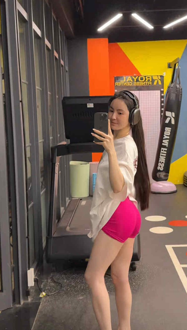 Chu Thanh Huyền tự tin "flex" vòng 3 nóng bỏng quyến rũ, nhan sắc thăng hạng đỉnh cao- Ảnh 1.