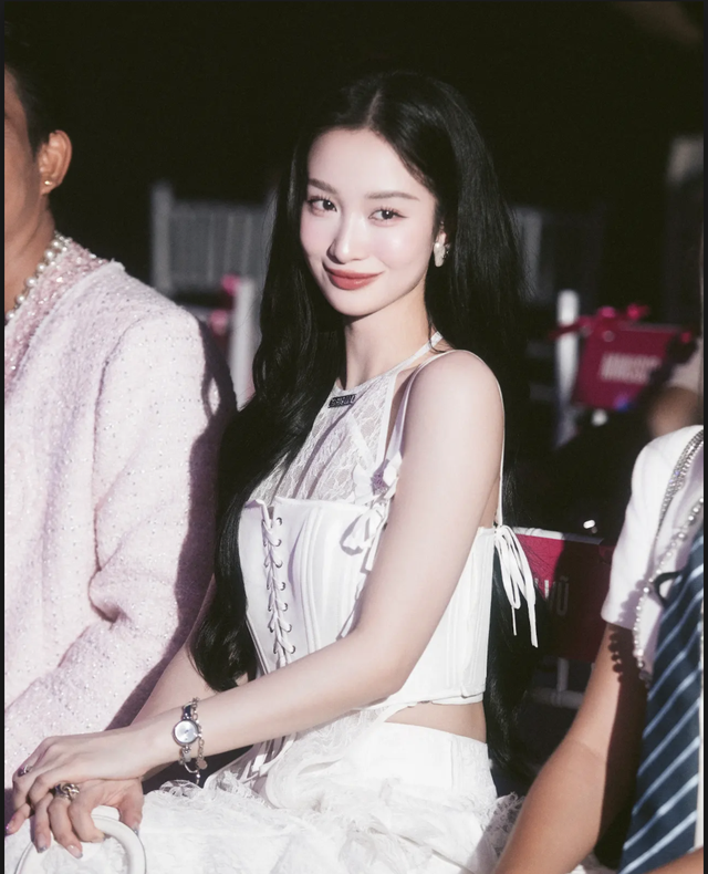 “Chị đẹp” Phạm Quỳnh Anh cuốn hút với visual baby ngọt ngào tại  “Gánh” fashion show- Ảnh 6.