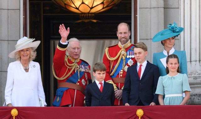Gia đình Kate chia sẻ khoảnh khắc hậu lễ diễu binh mừng sinh nhật Vua Charles: Bức ảnh gây bão mạng vì quá đẹp!- Ảnh 3.