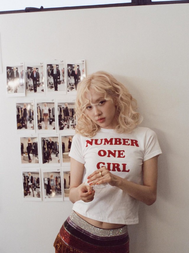 Top 1 solo nữ Kbiz: Rosé hay Jennie đều không thể “chung mâm” với ngôi sao 32 tuổi này?- Ảnh 5. Top 1 solo nữ Kbiz: Rosé hay Jennie đều không thể “chung mâm” với ngôi sao 32 tuổi này?- Ảnh 5.