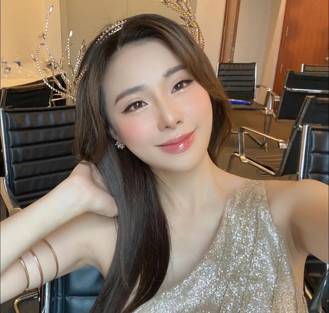 Fan Free Fire gặp lại "nữ thần" Minh Anh, nhan sắc rạng rỡ, "lửa" Esports vẫn hừng hực- Ảnh 2. Fan Free Fire gặp lại "nữ thần" Minh Anh, nhan sắc rạng rỡ, "lửa" Esports vẫn hừng hực- Ảnh 2.