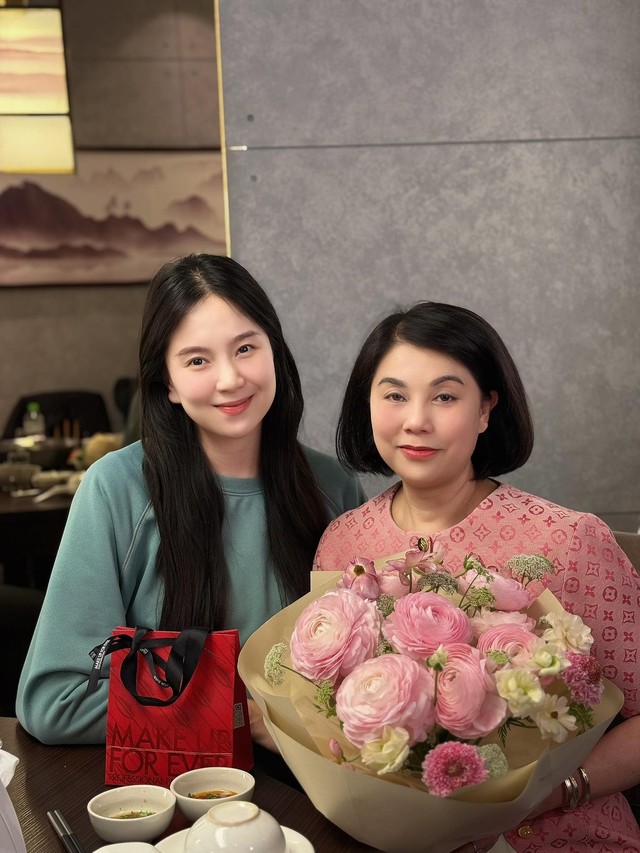 Biết MC Mai Ngọc xinh đẹp rồi, nhưng không ngờ mẹ ruột cũng sở hữu nhan sắc “không phải dạng vừa”- Ảnh 3.