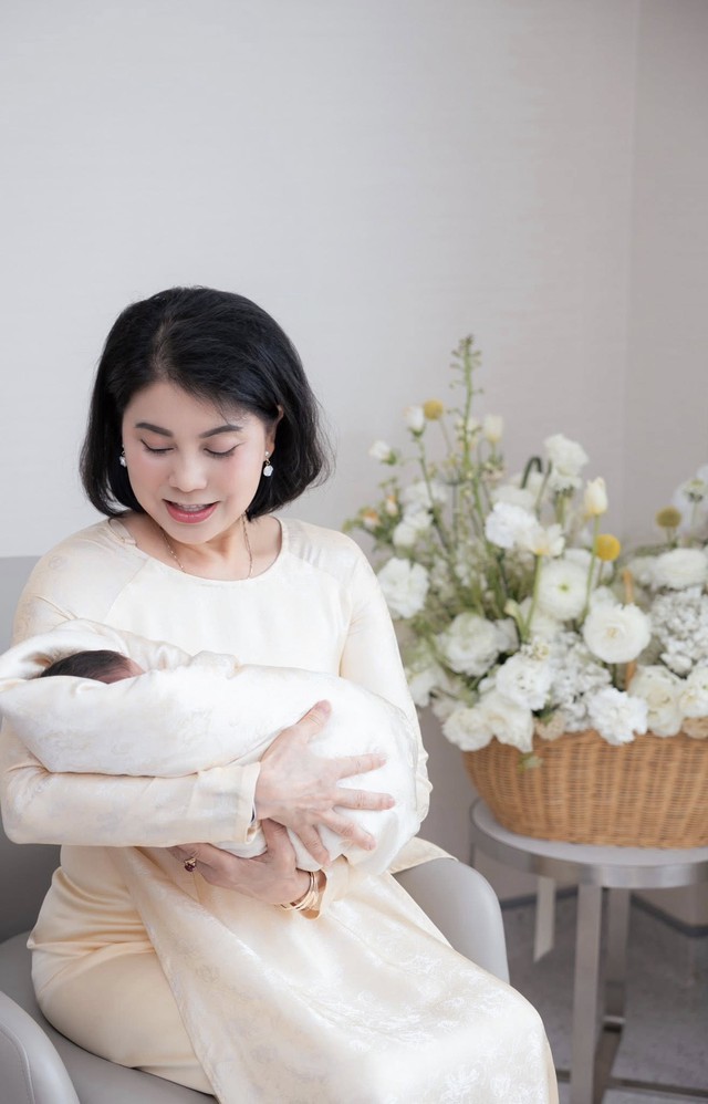 Biết MC Mai Ngọc xinh đẹp rồi, nhưng không ngờ mẹ ruột cũng sở hữu nhan sắc “không phải dạng vừa”- Ảnh 2.