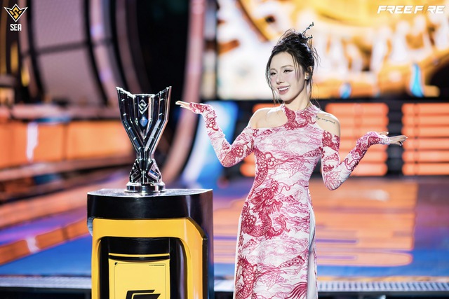 Fan Free Fire gặp lại "nữ thần" Minh Anh, nhan sắc rạng rỡ, "lửa" Esports vẫn hừng hực- Ảnh 5. Fan Free Fire gặp lại "nữ thần" Minh Anh, nhan sắc rạng rỡ, "lửa" Esports vẫn hừng hực- Ảnh 5.