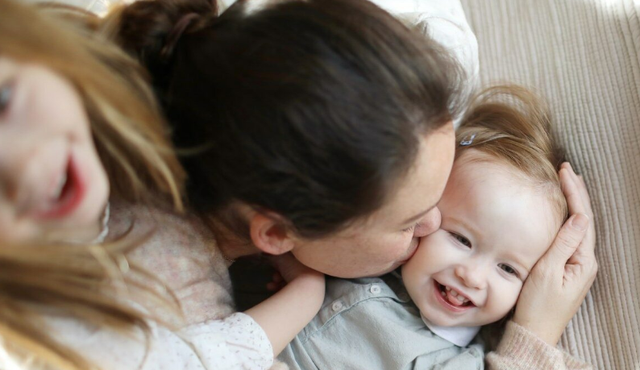 Chỉ một thói quen trước giờ ngủ, mẹ thấy con thay đổi tính cách rõ rệt sau 6 tháng - Ảnh 2.