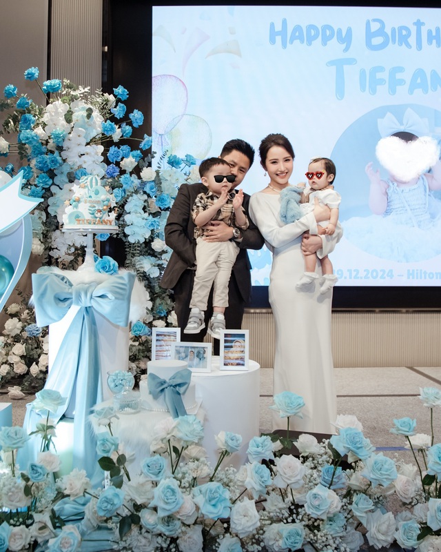 4 năm, đăng đúng 3 tấm ảnh có mặt vợ - cuộc hôn nhân ông chủ Saigon Square vẫn khiến người ta "chỉ biết ước"- Ảnh 4.