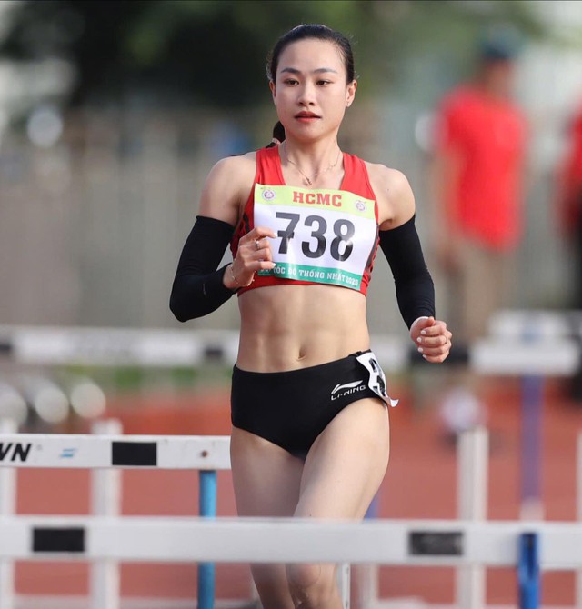 Mỹ nhân đô con Angela Phương Trinh gây sốc với ngoại hình vạm vỡ nhưng so với hotgirl này thì vẫn chưa là gì- Ảnh 3.