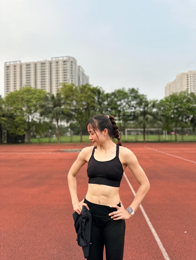 Mỹ nhân đô con Angela Phương Trinh gây sốc với ngoại hình vạm vỡ nhưng so với hotgirl này thì vẫn chưa là gì- Ảnh 2.