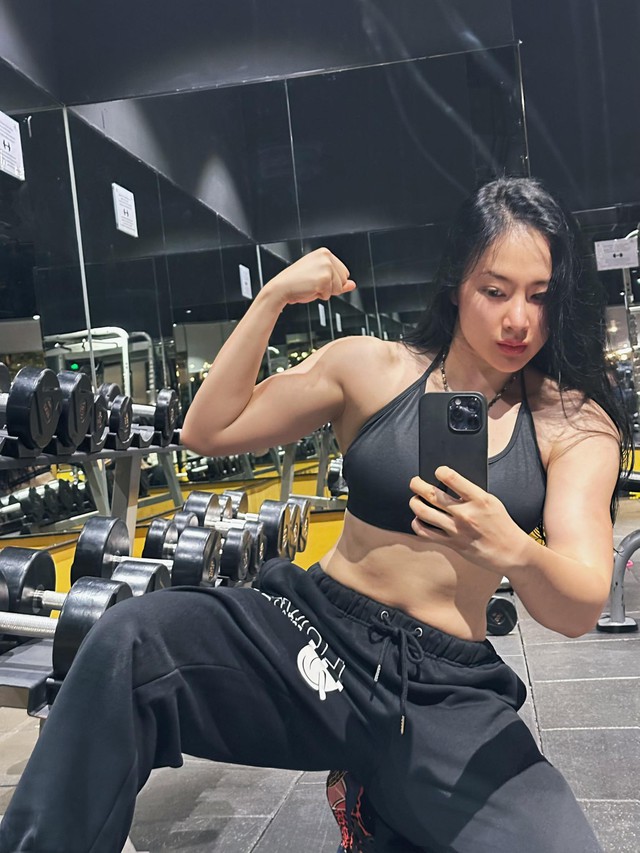 Mỹ nhân đô con Angela Phương Trinh gây sốc với ngoại hình vạm vỡ nhưng so với hotgirl này thì vẫn chưa là gì- Ảnh 1.
