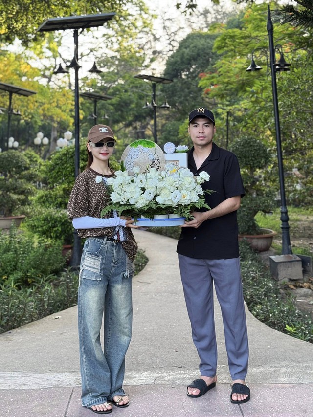 MC Huyền Trang Mù Tạt bị dân mạng chê “sống ảo”, “cợt nhả” với mẹ của bạn trai cầu thủ- Ảnh 2.