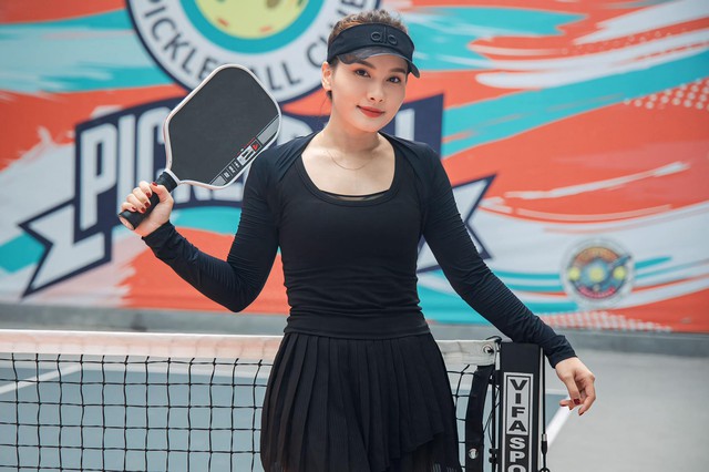 Nữ diễn viên giờ vàng VTV từng ngồi xe lăn vì pickleball vài tháng sau đã trở lại mạnh mẽ “flex” cúp và huy chương- Ảnh 3. Nữ diễn viên giờ vàng VTV từng ngồi xe lăn vì pickleball vài tháng sau đã trở lại mạnh mẽ “flex” cúp và huy chương- Ảnh 3.