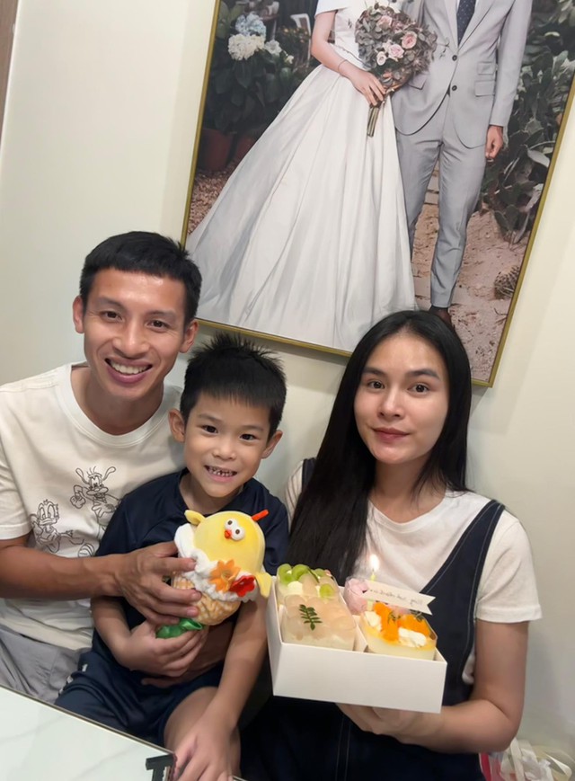 Cuộc sống viên mãn của tiền vệ nổi tiếng và hotgirl Tuyên Quang: Vừa xây biệt thự bạc tỉ nay lại có tin vui- Ảnh 2.