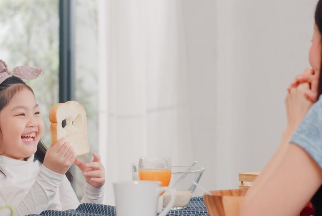Trẻ biếng ăn, chậm tăng cân: 5 sai lầm cha mẹ hay mắc khiến con càng ngày càng lười ăn
- Ảnh 2. Trẻ biếng ăn, chậm tăng cân: 5 sai lầm cha mẹ hay mắc khiến con càng ngày càng lười ăn
- Ảnh 2.