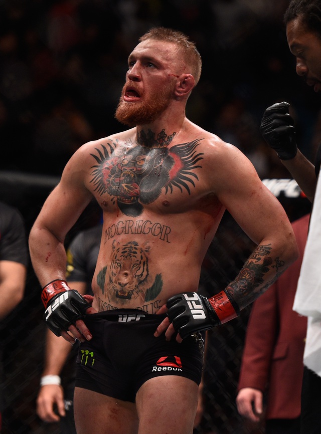 Võ sĩ nhận lương cao nhất thế giới gây sốc khi tung 2 cú đấm sấm sét vào người lạ ở hộp đêm- Ảnh 6. Võ sĩ nhận lương cao nhất thế giới gây sốc khi tung 2 cú đấm sấm sét vào người lạ ở hộp đêm- Ảnh 6.