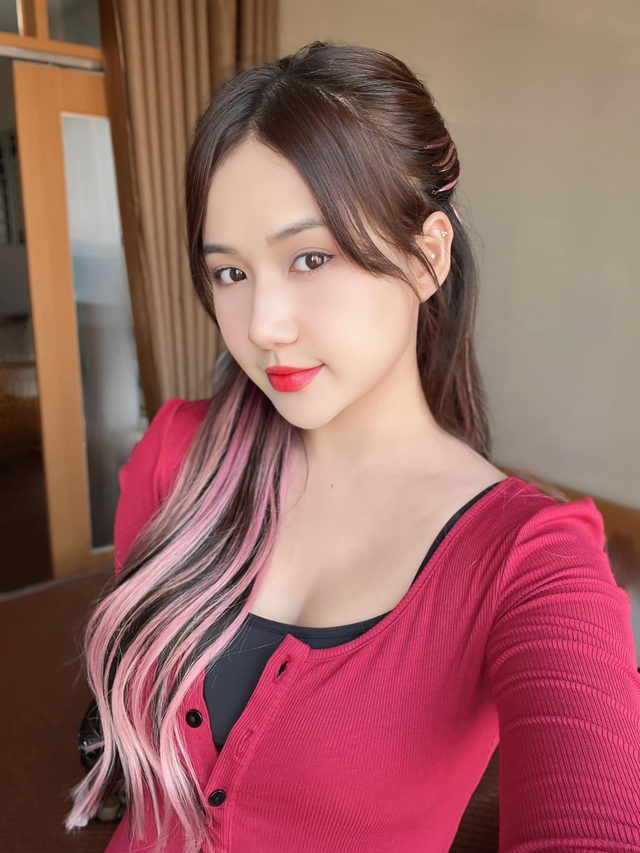 "Như Lê đi biển" bỗng thành hot search, nữ TikToker nổi tiếng lại khiến cộng đồng game thủ dậy sóng- Ảnh 1. "Như Lê đi biển" bỗng thành hot search, nữ TikToker nổi tiếng lại khiến cộng đồng game thủ dậy sóng- Ảnh 1.