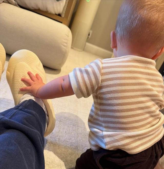 Justin Bieber trong Ngày của Cha đầu tiên: "Flex" vòng vàng gần 18 triệu tặng con trai, bất ngờ bị vợ mắng cực gắt?- Ảnh 3. Justin Bieber trong Ngày của Cha đầu tiên: "Flex" vòng vàng gần 18 triệu tặng con trai, bất ngờ bị vợ mắng cực gắt?- Ảnh 3.