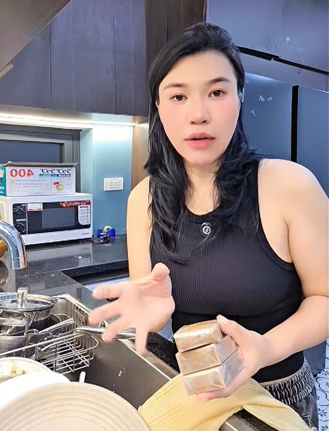 Clip TikToker bán cao ngựa 1,2 triệu/100gr cho trẻ từ 6 tháng tuổi "chữa đau nhức, thiếu hụt canxi": Chuyên gia cảnh báo!- Ảnh 1.