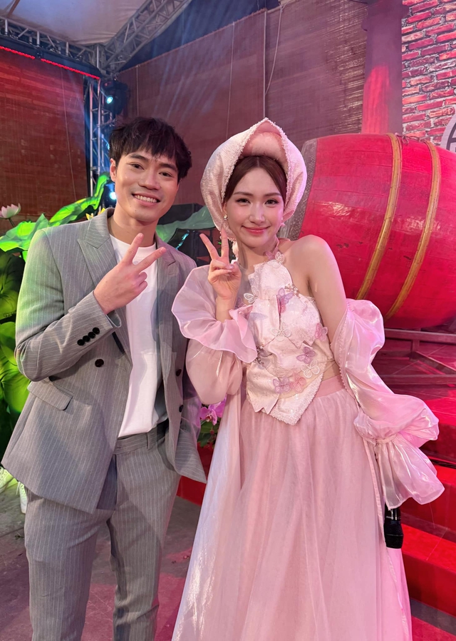 Cực hot: Giữa tin đồn hẹn hò, Văn Toàn cùng Xuân Son hát Bắc Bling của Hoà Minzy, chính chủ nghe xong chỉ “khóc thét”- Ảnh 1.
