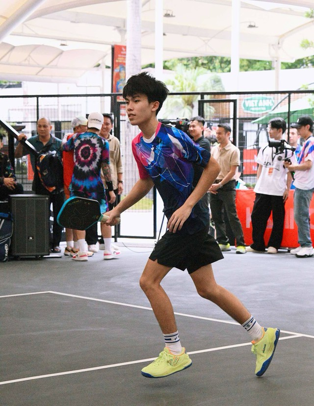 Lý Hoàng Nam so tài pickleball với sao trẻ Tống Nhật Minh vừa thắng VĐV top2 châu Á, khán giả "há hốc" với loạt skill- Ảnh 6.