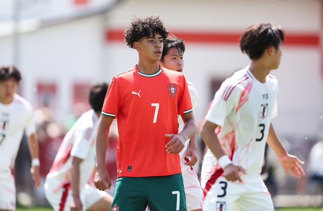 Kinh ngạc trước diện mạo con trai Ronaldo, 15 tuổi đã cao 1m85, cơ bắp không thua kém bố, hút luôn 18 triệu views- Ảnh 3.