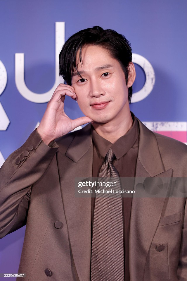 Dàn Squid Game đẹp đỉnh tại New York: Si Wan không thể chê, Lee Jung Jae - Lee Byung Hun chấp cả "hung thần"- Ảnh 9.