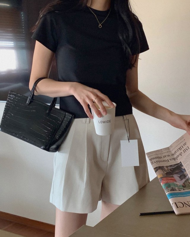 Đừng phối đồ cầu kỳ, chị em mặc áo thun theo 10 cách tối giản là sang trọng mọi lúc mọi nơi- Ảnh 3.