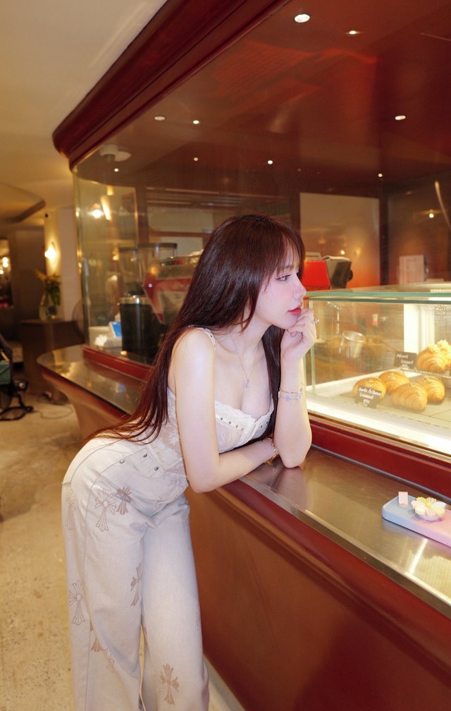 "Thánh nữ" bida khoe dáng nóng bỏng, fan thừa nhận ngắm nhìn tận 30 phút- Ảnh 5.