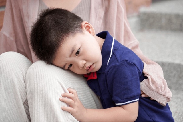 Cha mẹ nên ngừng truyền bá loại TƯ TƯỞNG này cho con: Trẻ nhỏ thì nhu nhược, lớn lên thì tự ti, thấp kém- Ảnh 1.