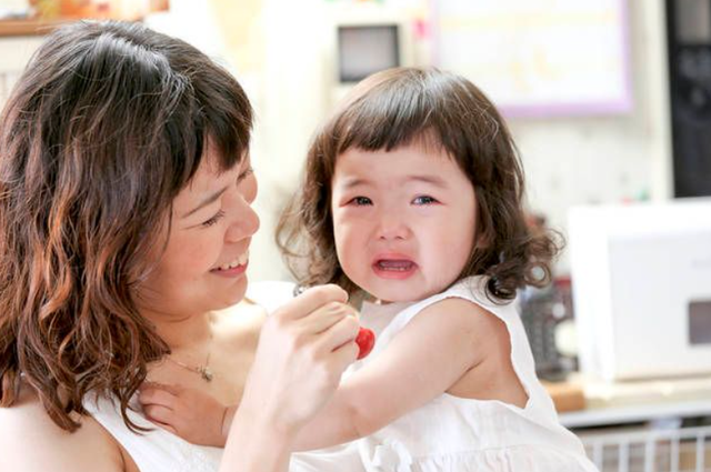 3 câu mẹ nói khi con khóc, hiệu quả hơn cả ngàn lời dỗ dành- Ảnh 2. 3 câu mẹ nói khi con khóc, hiệu quả hơn cả ngàn lời dỗ dành- Ảnh 2.