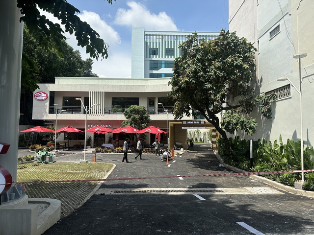 Xe thì ít mà người xếp hàng dài: Mô hình drive thru của Highlands vì sao lại "lạ" thế này?- Ảnh 1.
