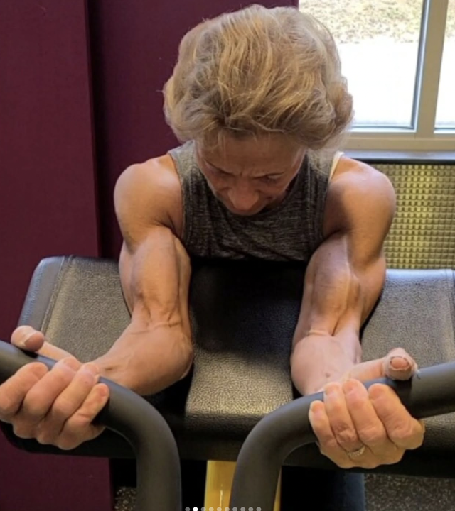 Ngỡ ngàng với cụ bà 68 tuổi "nghiện" gym, body đỉnh, khỏe đến nỗi bị ngựa húc mà không gãy xương- Ảnh 1. Ngỡ ngàng với cụ bà 68 tuổi "nghiện" gym, body đỉnh, khỏe đến nỗi bị ngựa húc mà không gãy xương- Ảnh 1.