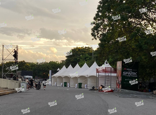 Còn 2 ngày là gặp G-Dragon: Sân khấu dần hoàn thiện, fan trồng cả vườn cúc tại Mỹ Đình!- Ảnh 4.