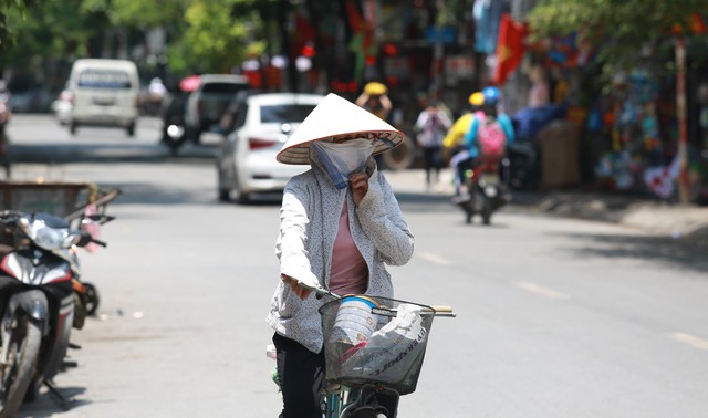 Phú Thọ: 7 ca nhập viện, 1 người nguy kịch phải thở máy do nắng nóng cực đoan- Ảnh 1. Phú Thọ: 7 ca nhập viện, 1 người nguy kịch phải thở máy do nắng nóng cực đoan- Ảnh 1.