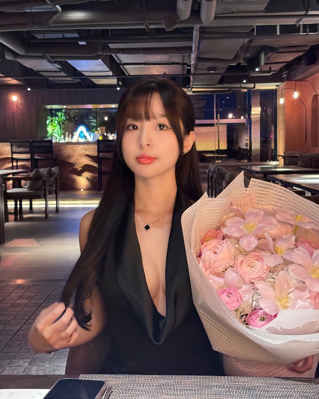 Tammy Phạm chào hè với loạt ảnh bùng nổ nhan sắc, đường cong "bốc lửa" chiếm trọn ánh nhìn- Ảnh 8. Tammy Phạm chào hè với loạt ảnh bùng nổ nhan sắc, đường cong "bốc lửa" chiếm trọn ánh nhìn- Ảnh 8.