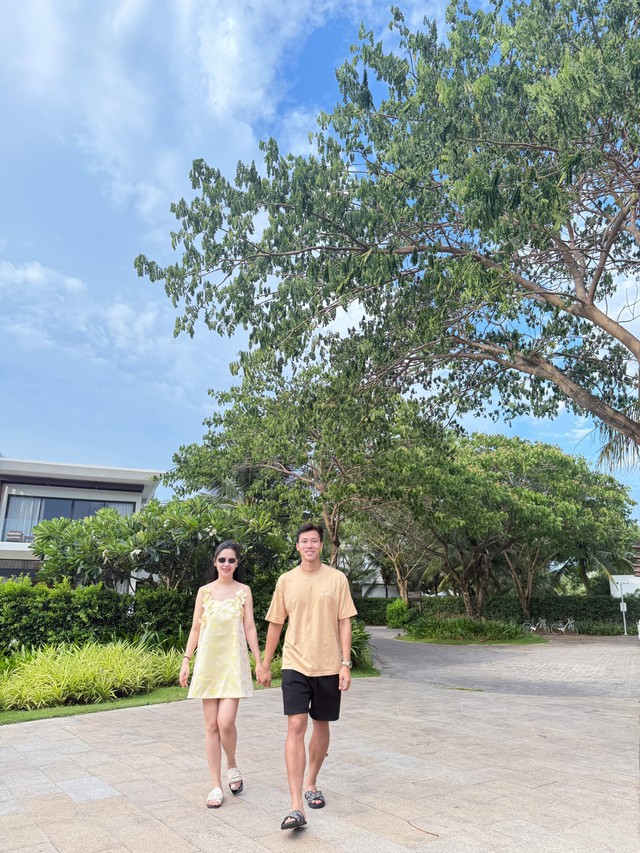 Hoa khôi 3 lần từ chối cầu thủ nổi tiếng vẫn rơi vào lưới tình, giờ ở biệt thự, nhìn như gái đôi mươi- Ảnh 2.