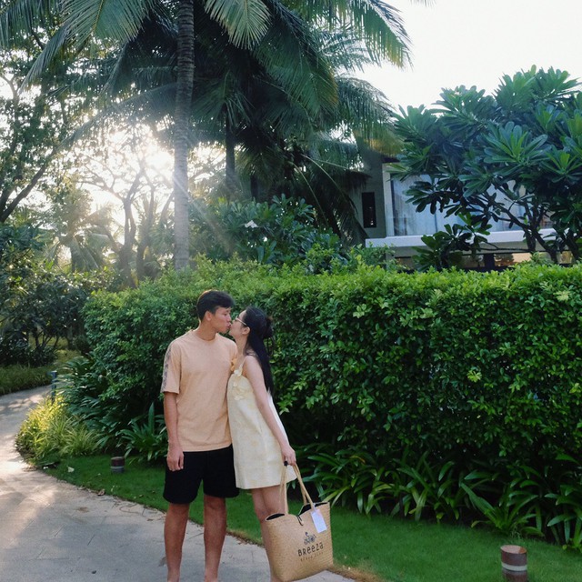Hoa khôi 3 lần từ chối cầu thủ nổi tiếng vẫn rơi vào lưới tình, giờ ở biệt thự, nhìn như gái đôi mươi- Ảnh 4.