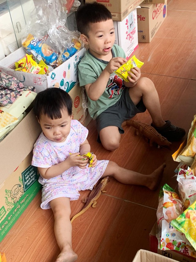 Mới gửi con về quê nghỉ hè được 2 ngày, mẹ phải tức tốc quay về...“giải cứu ông bà”- Ảnh 1. Mới gửi con về quê nghỉ hè được 2 ngày, mẹ phải tức tốc quay về...“giải cứu ông bà”- Ảnh 1.