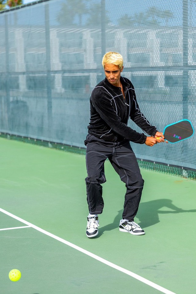 Trời nóng 40 độ “cháy da cháy thịt”, pick thủ nên bỏ túi những tips “sống còn” này khi chơi pickleball- Ảnh 1.