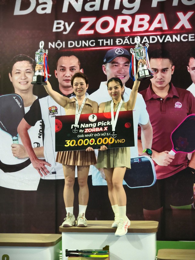 "Mối tình năm 17 tuổi" hot nhất làng bóng khoe visual trắng phát sáng, 2 lần vô địch pickleball trong 2 tháng- Ảnh 1.